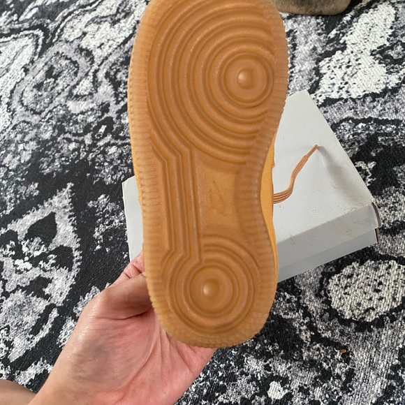 Air Force 1’s wheat - Picture 2 of 2